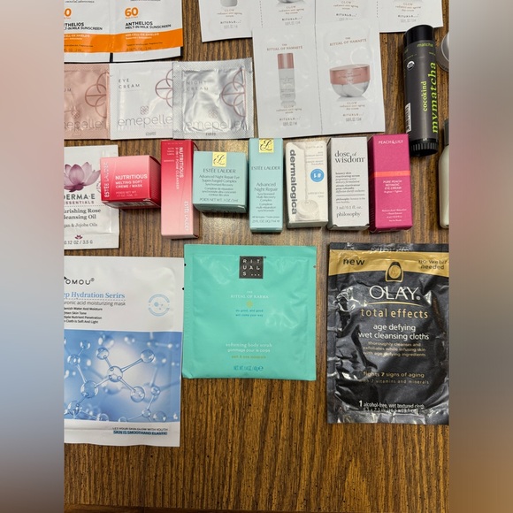 Huge 120 Piece Lot of Various Skin Care Samples - Picture 3 of 11